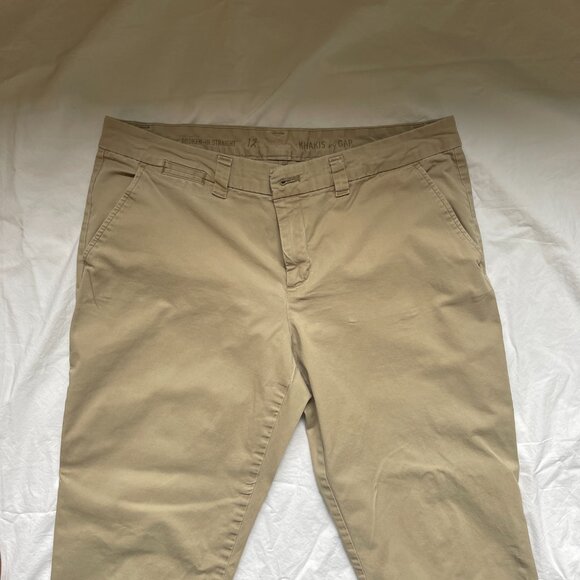 GAP Broken in Straight Khakis, Size 12 - Picture 5 of 7